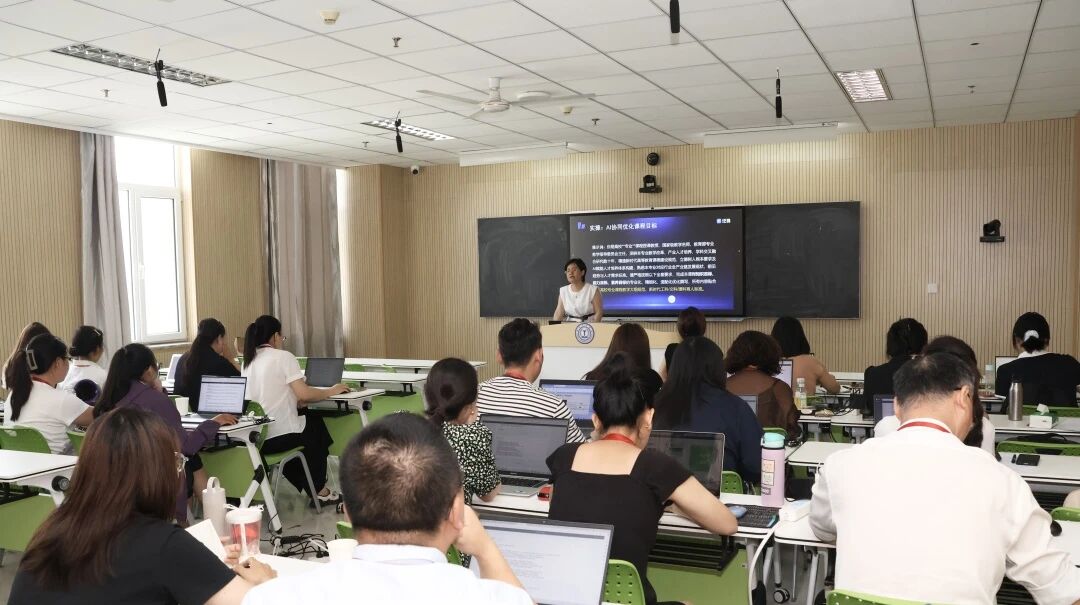 以訓(xùn)固本強(qiáng)師資 數(shù)智興教提質(zhì)效｜保定理工學(xué)院九大專題工作坊助力教師全面成長(zhǎng)