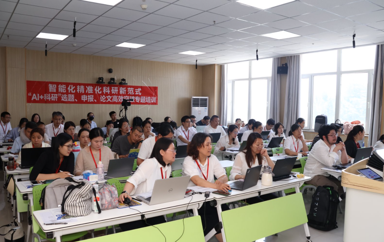 以訓(xùn)固本強(qiáng)師資 數(shù)智興教提質(zhì)效｜保定理工學(xué)院九大專題工作坊助力教師全面成長(zhǎng)