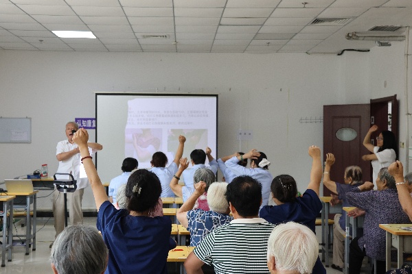 踏鄉路踐青年初心，持醫心慰鄉間耆老——康復醫學院學子赴唐縣福康家園開展三下鄉暑期社會實踐活動