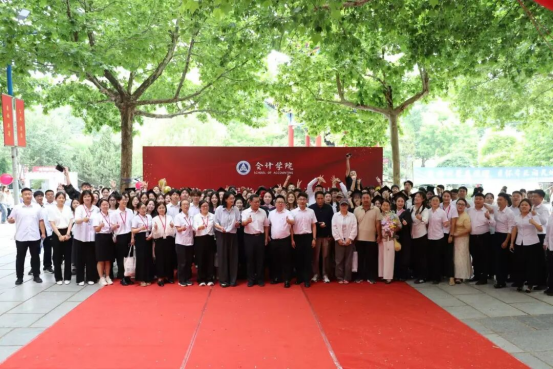 夏風送驪歌 青春正啟航 ——會計學院2026屆畢業典禮圓滿落幕
