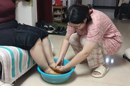 孝老愛親踐于行，感恩于心——藝術學院素質養成教育實踐活動