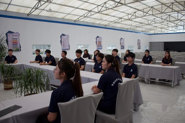 智播惠農 實干興鄉｜保定理工學院管理科學與工程學院2026年暑期“三下鄉”實踐團走進定興農業示范基地開展直播助農實踐