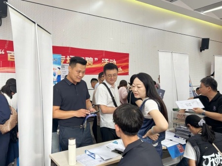 職引未來 筑夢青春——赴競秀區“百日千萬專場招聘”拓崗覓新機