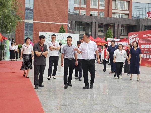 心系萌新 深耕服務｜校領導蒞臨我院迎新現場視察指導工作