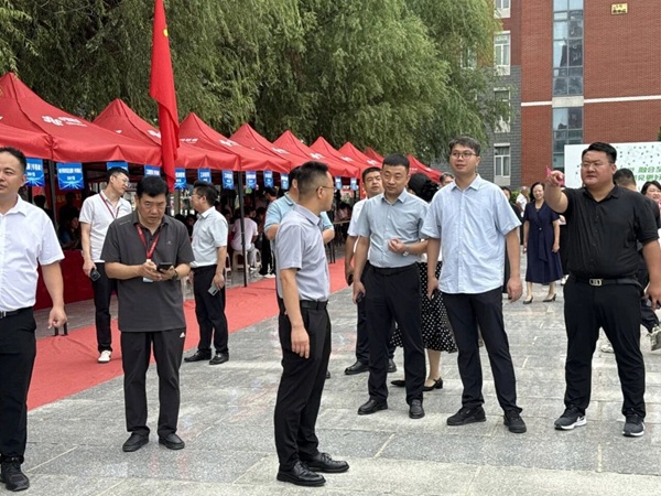 心系萌新 深耕服務｜校領導蒞臨我院迎新現場視察指導工作