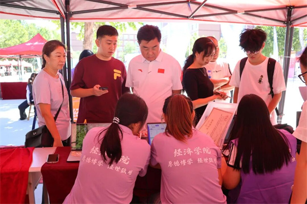 明晰報到流程，做實服務保障——經濟學院扎實做好2026級新生報道工作
