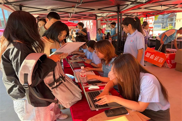 明晰報到流程，做實服務保障——康復醫學院扎實做好2026級新生報道