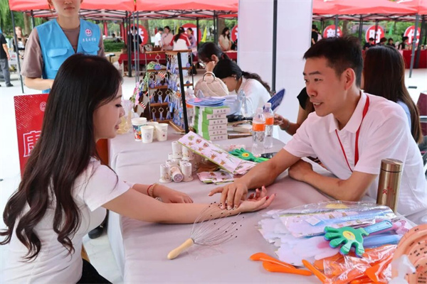 康復醫學院打造沉浸式中醫藥迎新現場