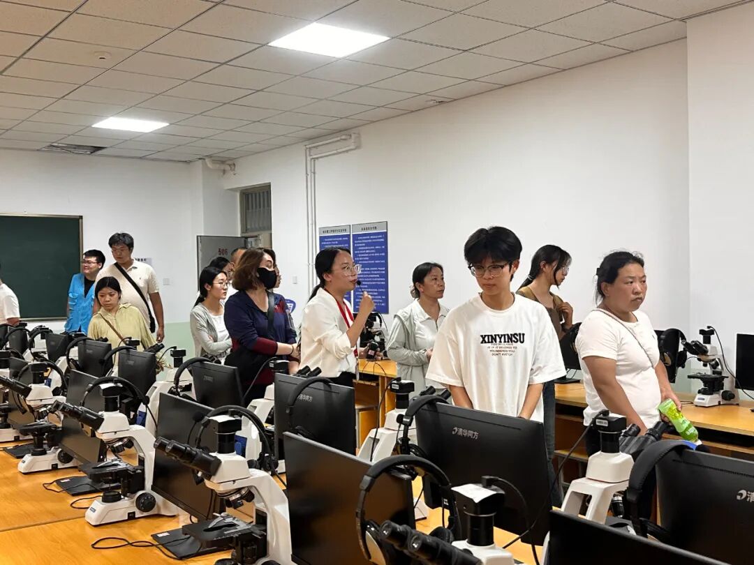 走進實驗室，家校面對面——康復醫學院2026級新生家長代表參觀活動