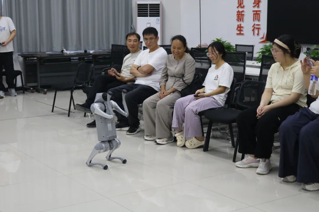 走進實驗室，家校面對面——康復醫學院2026級新生家長代表參觀活動