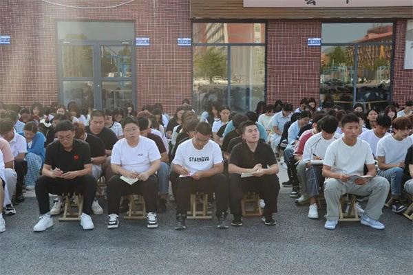 凝聚青春朝氣，勇擔醫者使命——2026級新生第一次學生大會圓滿結束