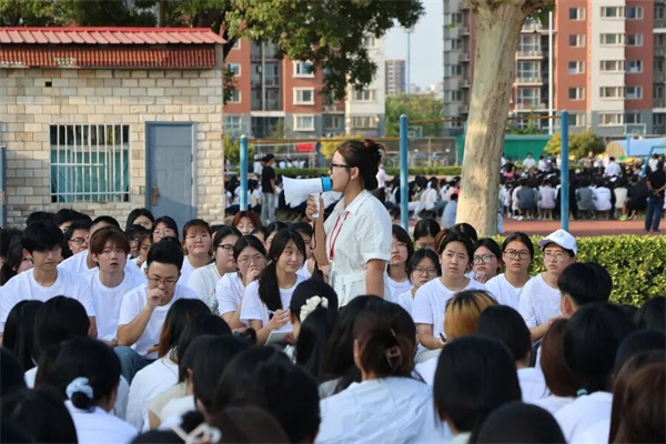凝聚青春朝氣，勇擔醫者使命——2026級新生第一次學生大會圓滿結束