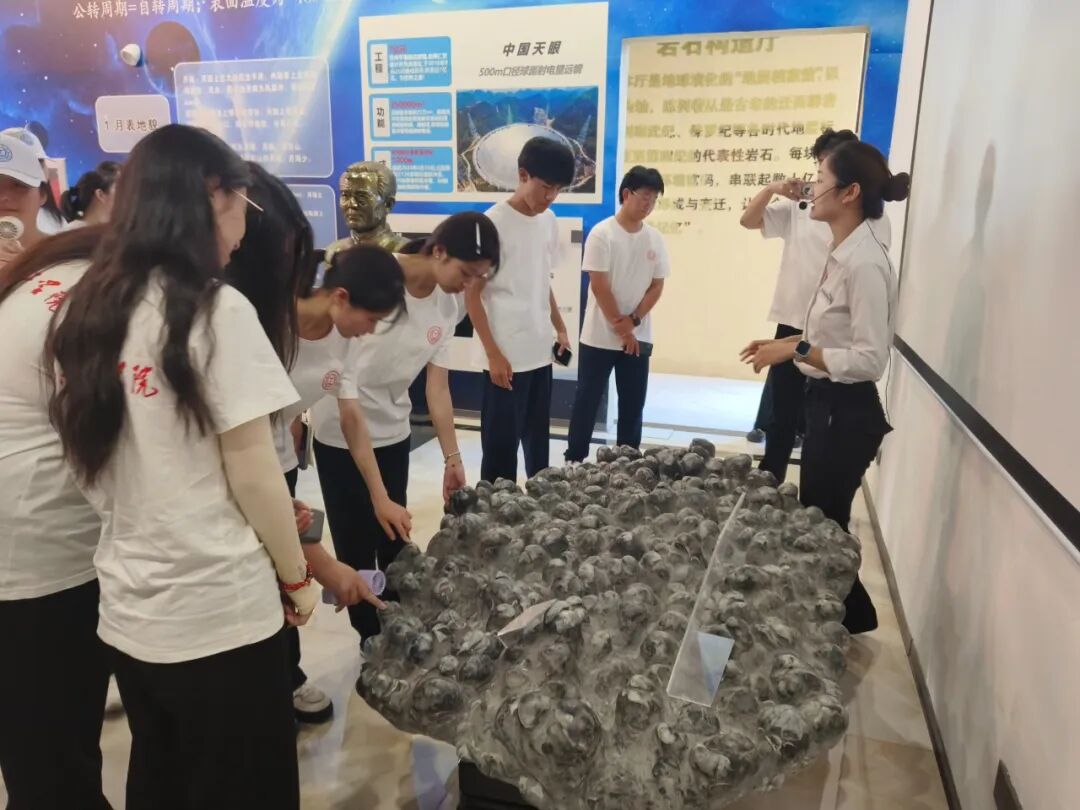 踏閱書香沃土，探尋地質風華——經濟學院新生入館教育順利舉行