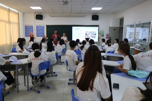 以專業(yè)守護健康——保定理工學院健康服務(wù)與管理專業(yè)舉行2026級新生見面會