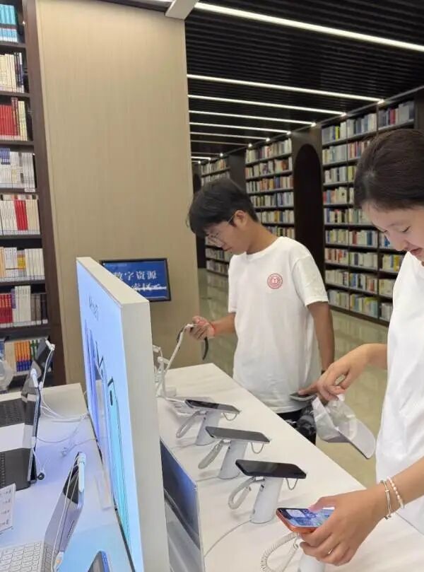 入學(xué)教育專題｜保定理工學(xué)院管理科學(xué)與工程學(xué)院開(kāi)展2026級(jí)新生入館教育