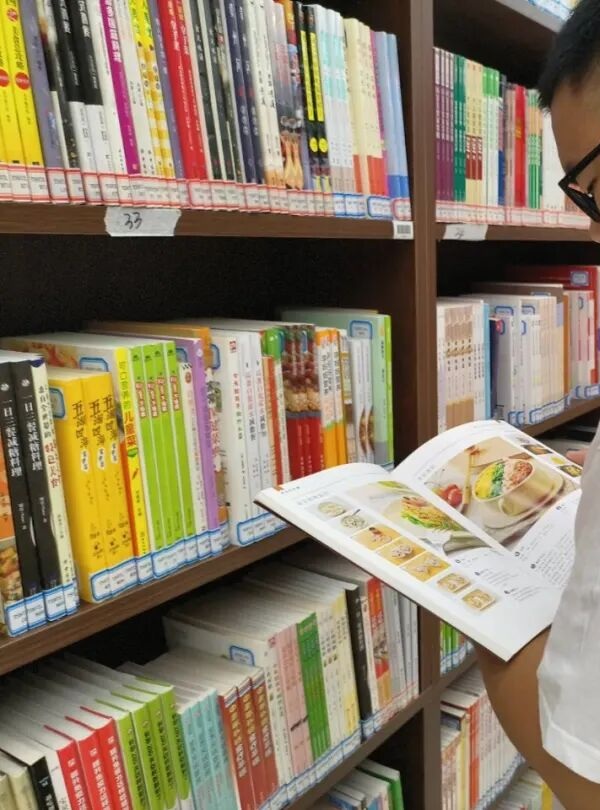 入學(xué)教育專題｜保定理工學(xué)院管理科學(xué)與工程學(xué)院開(kāi)展2026級(jí)新生入館教育