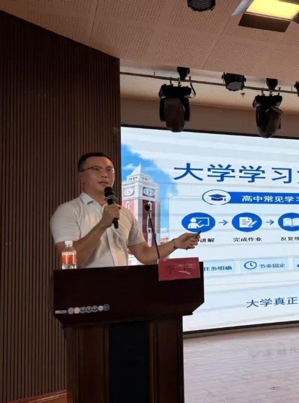 入學(xué)教育專題｜保定理工學(xué)院管理科學(xué)與工程學(xué)院舉辦2026級(jí)新生入學(xué)教育校友分享會(huì)
