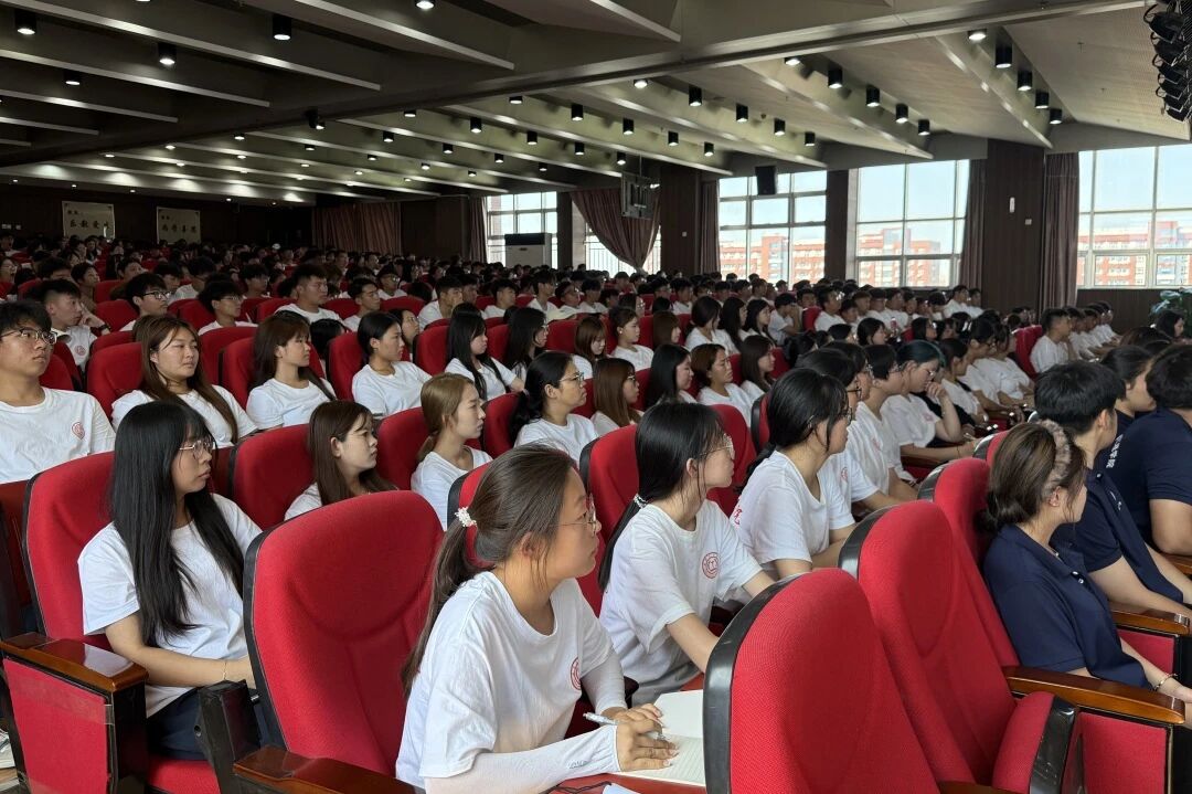 筑牢青春法治底線 做實新生法治教育丨我校管理科學與工程學院開展刑事案件警示科普宣講