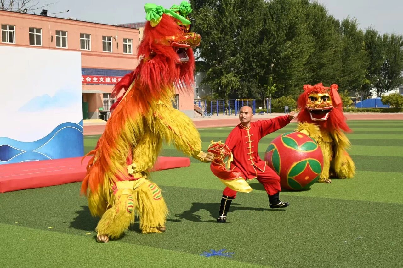 文脈鑄魂 美育潤(rùn)心｜保定理工學(xué)院舉辦非遺進(jìn)校園系列活動(dòng)暨非遺文化館開館儀式