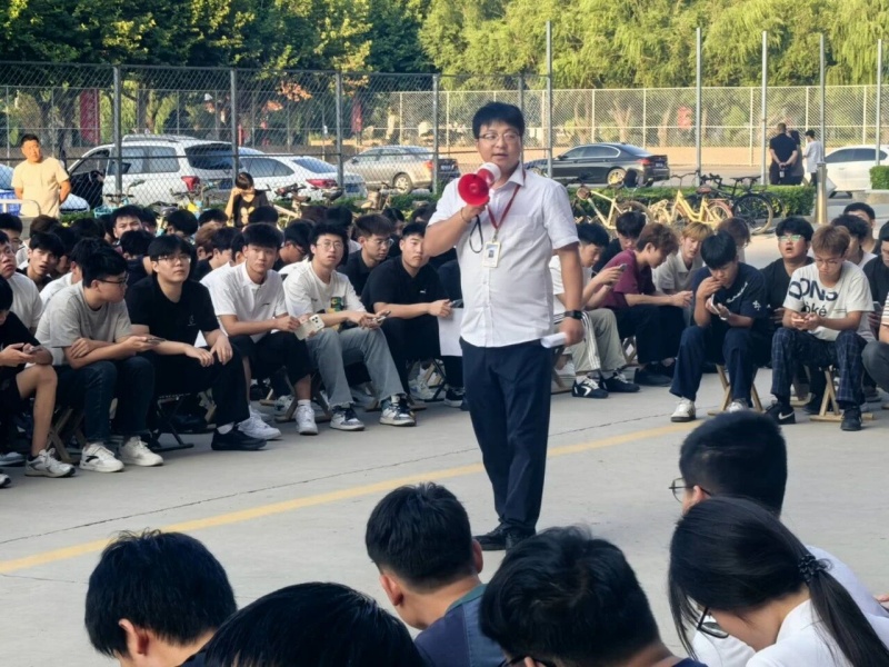 【青春綻放 學(xué)苑風(fēng)采】保定理工學(xué)院信息科學(xué)與工程學(xué)院圓滿(mǎn)召開(kāi)2026級(jí)新生見(jiàn)面會(huì)