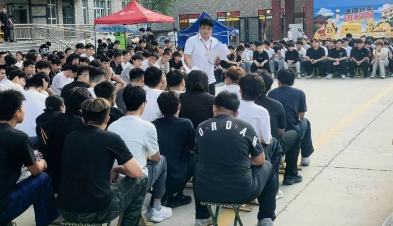 【青春綻放 學(xué)苑風(fēng)采】保定理工學(xué)院信息科學(xué)與工程學(xué)院圓滿(mǎn)召開(kāi)2026級(jí)新生見(jiàn)面會(huì)