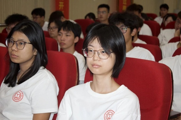 入學教育專題｜保定理工學院管理科學與工程學院開展京東王家老師專題講座：聚焦職業規劃 深化產教融合