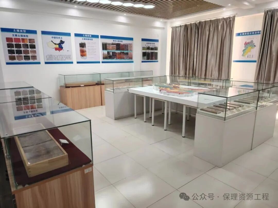 我院新建土壤展覽室迎來2026級新生參觀學習