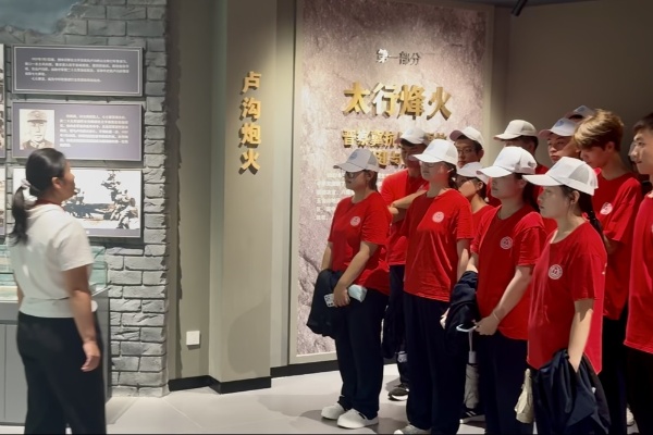 感悟紅色文脈 ，厚植求知底蘊(yùn)——康復(fù)醫(yī)學(xué)院新生參觀保定理工學(xué)院紅色展館