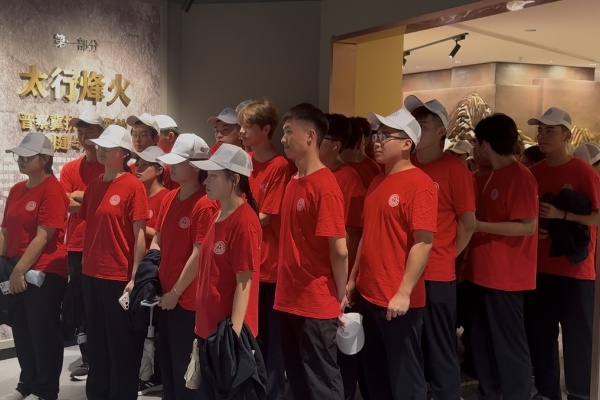 感悟紅色文脈 ，厚植求知底蘊(yùn)——康復(fù)醫(yī)學(xué)院新生參觀保定理工學(xué)院紅色展館